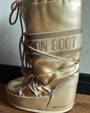 Boots: Boots, Moon Boot, 39