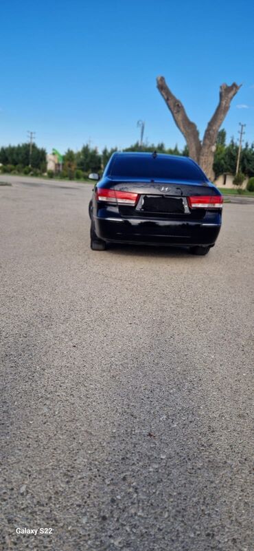 Hyundai: Hyundai Sonata sedan – qara rəng, 4 qapı, arxa ötürücülük anteni — 2