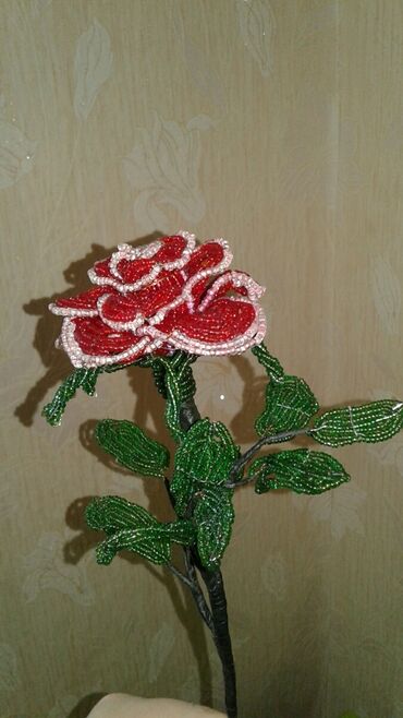 Другой домашний декор: Красивая роза из бисера. Ручная работа. Длина 40 см. Цена 100 сом. МЫ