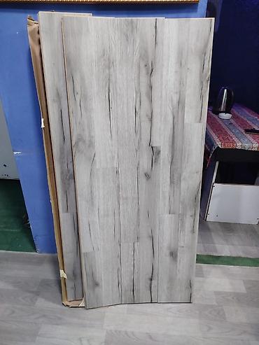laminat panel: Boz palıd naxışlı laminat döşəmə panelləri - Rəng/tekstura: açıq-boz — 1
