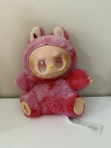 франко поп: Лабубу Мягкая игрушка Pop Mart – монстрик в розово-малиновом костюме