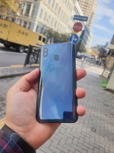 Samsung: Samsung Galaxy A40, 64 GB, rəng - Qara, Zəmanət, Barmaq izi, İki sim kartlı