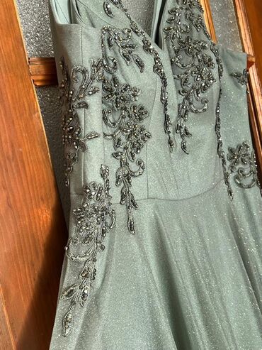 Вечерние платья: Продаю шикарное новое платье, привезено из Турции. Украшение и ажур — 2
