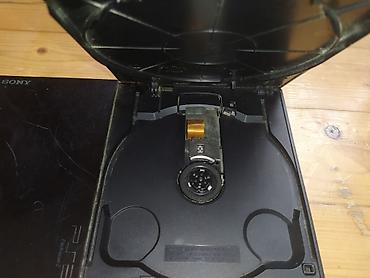 oyun barmaqlığı: Sony PlayStation 2 Slim (SCPH-7xxxx seriyası) Paket məzmunu: - PS2 — 3