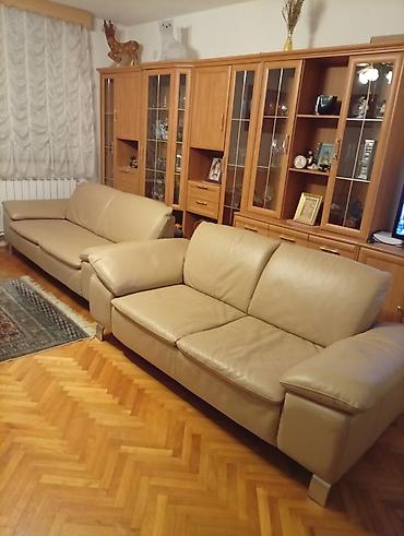Sofe i kaučevi: Kožna dvosede/sofa – bež/peščana boja . DVA TROSEDA — 6
