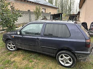 Volkswagen Golf: 1992 г., 1.8 л, Механика, Бензин, Хэтчбэк