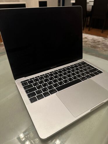 kompüterlər satışı: MacBook pro 3. 2017ci il. super veziyyetdedi. demek olar ki