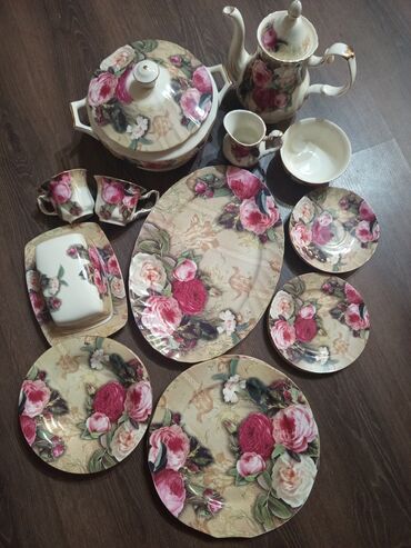 фарфоровые посуды: Французский фарфоровый сервиз на две персоны (16 предметов), с 24