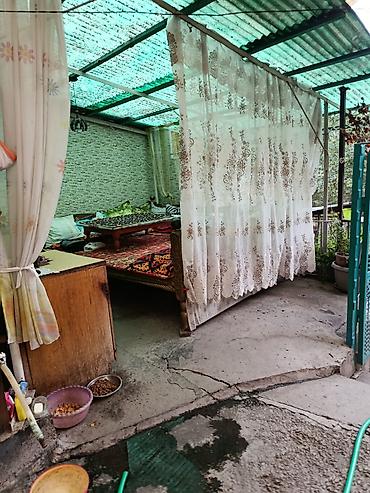 без хозяев: Сдаю дом 🏡 на длительный срок без хозяев., большой двор, кухня — 2
