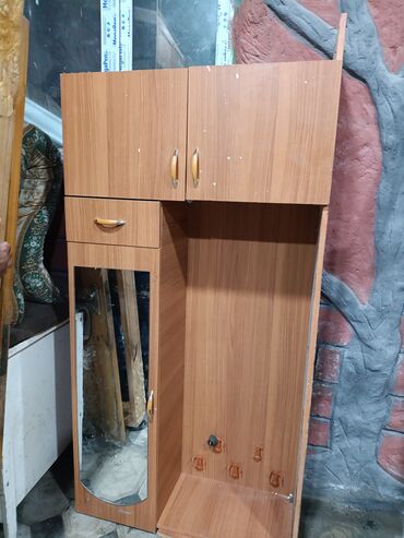 Dolablar: İşlənmiş, 3 qapılı Düz dolab, Eyvan dolabı