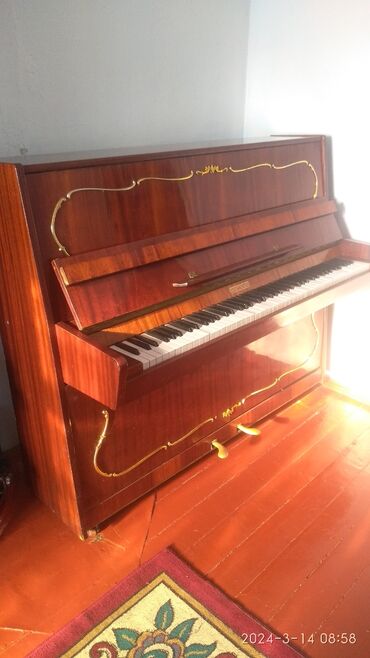купить музыкальный центр aiwa: Продается Пианино в хорошем состоянии