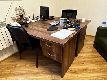 Офисные столы: Б/у, Для сотрудника, Квадратный стол