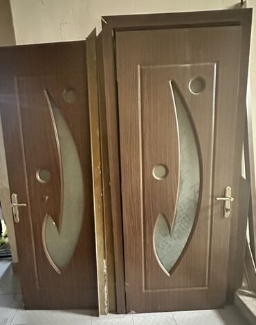 Jalüz qapılar: Qonaq otağı üçün İşlənmiş Otaq qapısı Zamok ilə, Ödənişli quraşdırma, Ödənişli çatdırılma