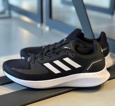 adidas новый: Кроссовки Adidas оригинал из Америки
Новые в коробке. Размер 42