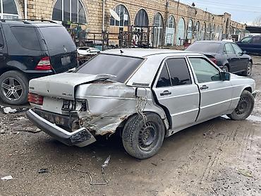 mercedes 208 d: Mercedes-Benz 190 sokulur mator karobka ela veziyyetdedir.2 matordur — 1