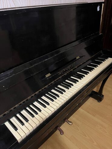 piano satışı: Təcili satılır.150 azn. səslənməsi normaldır. klaviaturası yaxşıdır