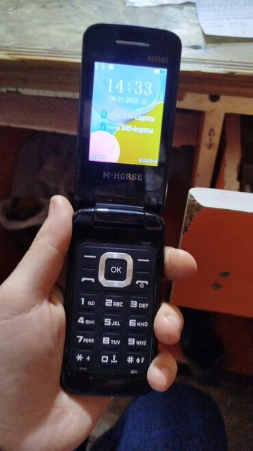 телефон fly фонарик: M-HORSE qapaqlı mobil telefon Xüsusiyyətlər: - Qapaqlı (flip) dizayn