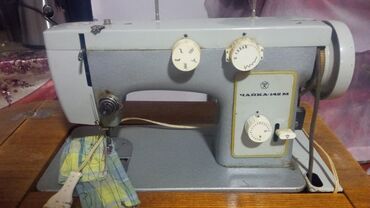 бытовая техника бу: Советский швейный машина 6000