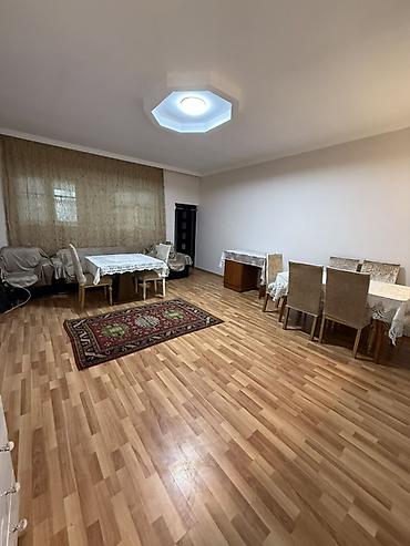 Kafel və metlax: Təsvir: - Mənzilin giriş hissəsi və dəhliz: işıqlı, ağ divarlı, tavan — 14