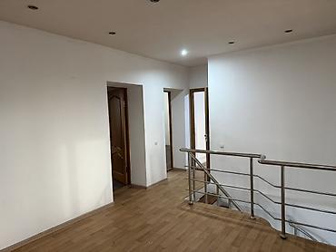 частный дом без хозяина: 🏡 Сдаётся просторный двухэтажный частный дом 📐 Дом — 180 м² 🌿 Участок — 6