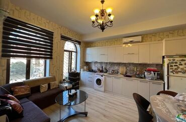bakıda tələbələr üçün kirayə evlər: 80 м², 3 комнаты