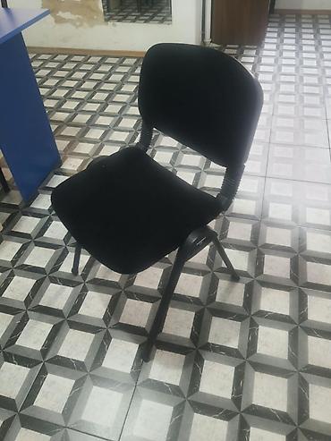 4 ədəd yumşaq oturacaqlı stul və U ayaq ofis stulu satılır. Stulun 1