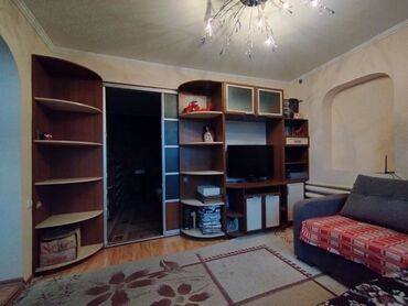 станок для мебели: Продам мебель двухспальная кровать, 2 прикроватные тумбочки, шкаф, 1