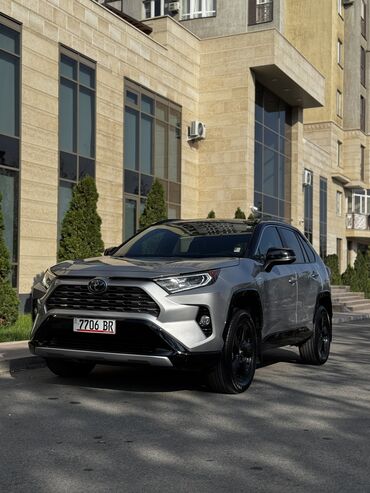срочно продам авто в связи с переездом: Toyota RAV4: 2020 г., 2.5 л, Вариатор, Гибрид, Кроссовер