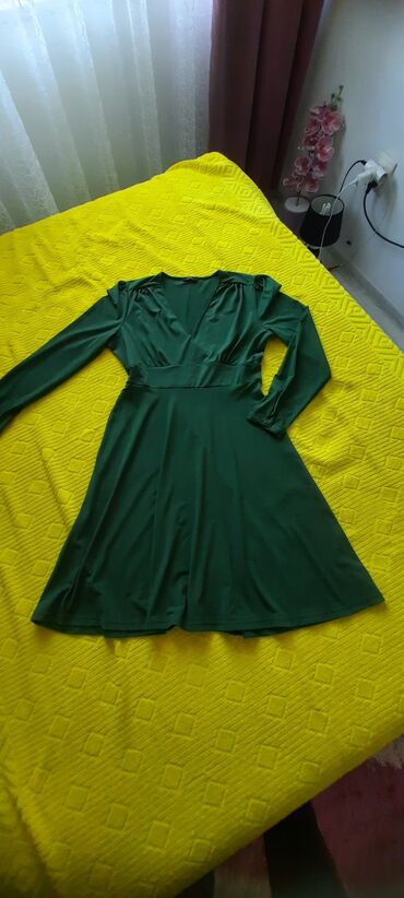 svečane haljine od satena: Zelena, OVS, nova, vel M/L, puno elastina, A kroja