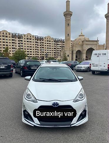 sprinter satisi: Toyota Aqua Hybrid – ağ rəngli, şəhər üçün ideal kompakt hetçbek — 5