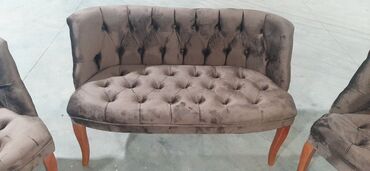 Stilske garniture: Chester premium set ponovo u ponudi!
320€!! na lalafo.rs — 13 Stilske garniture: Chester premium set ponovo u ponudi!
320€!! — 13