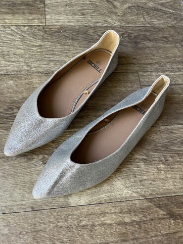 зимняя женская обувь: Туфли 38, цвет - Серебристый