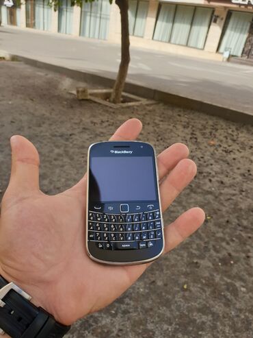 ekrani sinib: Blackberry Bold 9000, 32 GB, rəng - Qara
