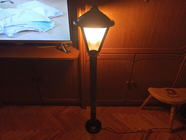 Baštenska rasveta: Mali lampion za dvorište. Visina 1m. Bez oštećenja. Moguće je slanje na lalafo.rs — 1 Baštenska rasveta: Mali lampion za dvorište. Visina 1m. Bez oštećenja. Moguće je slanje — 1