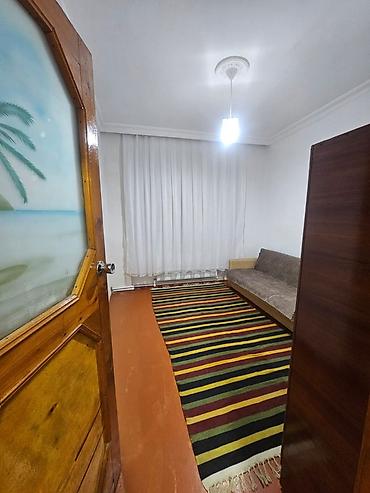 Mənzillər: Kirayə üçün tam mebellı 2 otaqlı mənzil - Geniş və işıqlı zal: divan — 6