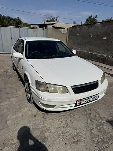 Продажа авто: Toyota Camry: 2001 г., Седан — 1