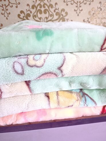 Двухъярусные детские кровати: Срочно продаю ‼️‼️‼️ ✅ Детские кроватки - 5шт×4= 20мест. ✅ Шкафчики - — 8