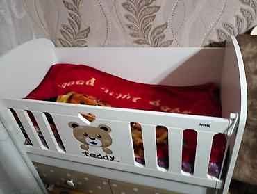 məktəb ləvazimatı: Oğlan və qız üçün, İşlənmiş, Dördbucaq, Beşik, Matras ilə, Yellənmə mexanizmi ilə — 2
