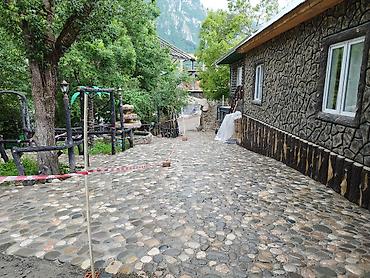 quyu qazma xidmeti: Təbii daşla fasad və interyer üzləmə xidməti - Təbii çay daşı, qırma — 5