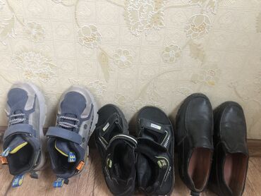 Детская обувь: 31 размер 
250сом 
Район Тунгуч