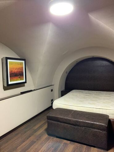 Köhnə tikili: 4 otaqli menzil m. Iceri Sheher.DUPLEX Mənzilin yerləşdiyi bina — 20