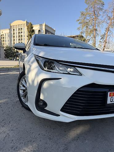 crown 2015: Toyota Corolla: 2020 г., 1.8 л, Вариатор, Гибрид, Седан — 5