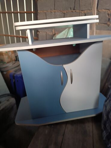 Другая мебель: Продаю тумбу под телевизор внизу шкафчик