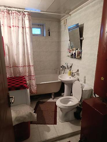 Продажа коттеджей и домов: Продаю дом в Центральной части Бишкека, ул. Суворова. В доме 3 — 7