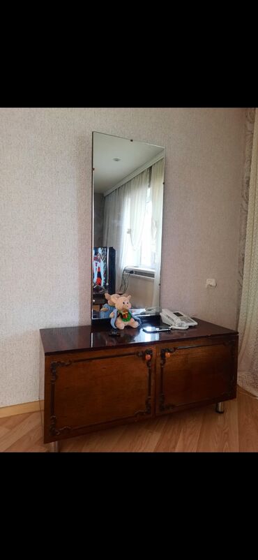 Çarpayılar: Açılan, 2 qapılı Düz dolab, Servant