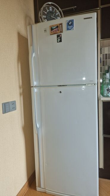 Техника для приготовления еды: Б/у 2 двери Toshiba Холодильник Продажа, цвет - Белый, С колесиками