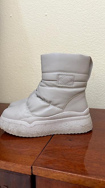 Пуховики и зимние куртки: Зимний комплект одежды и обуви для женщин. 1) Пуховик с меховым — 4