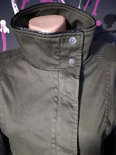 Ostale jakne, kaputi, prsluci: Jakna H&M, tamno maslinasto zelena, sa koznim rukavima. Poluobim — 9