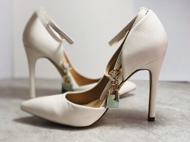 туфли новые женские: Туфли 36.5, цвет - Белый