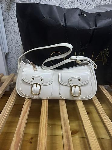dəst cantalar: Ağ rəngli çiyin çantası – mini baguette dizayn - Material: Parlaq — 1